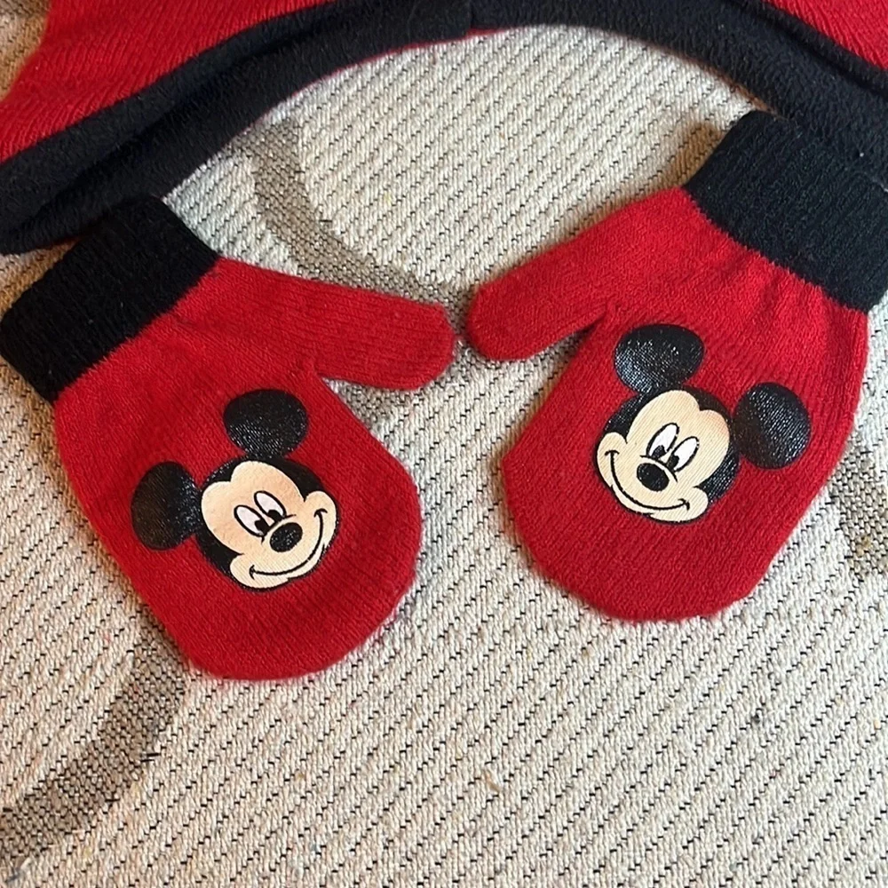 Disney Mickey Mouse hat & mittens